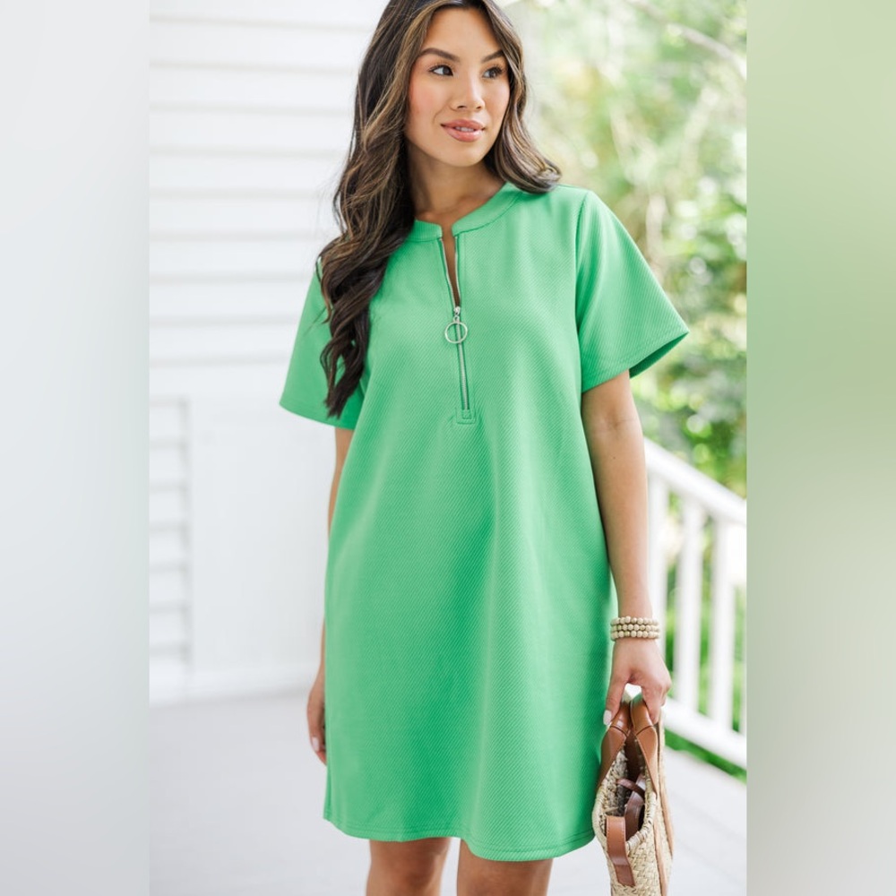 Entro NWOT Green Textured Short Sleeve Zipper Neckline Dress • Size Small